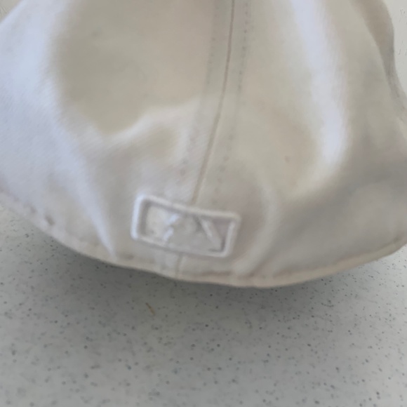 New Era 59Fifty MLB New York Yankees Fitted All White Baseball Hat - Picture 4 of 11